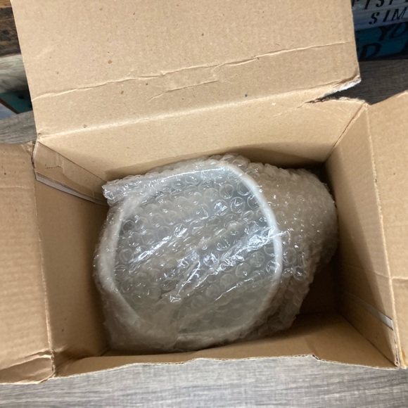 NIB Porcelain Basket Rose Print - Picture 7 of 14